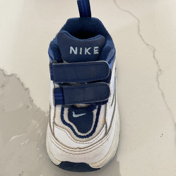 Nike Baby Velcro Sneakers  Sz 4c - Picture 2 of 10